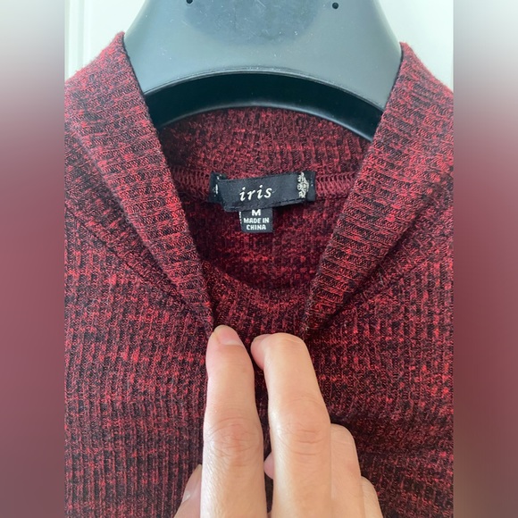 Iris Turtle Neck Sleeveless Top - Picture 2 of 3